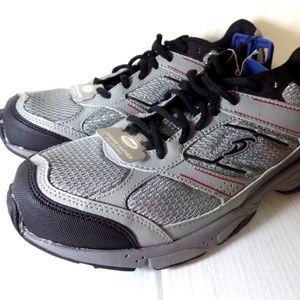 dr scholl's tundra sneakers